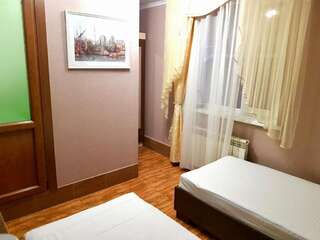 Отель Hotel Nariman Геническ Двухместный номер с 1 кроватью или 2 отдельными кроватями, вид на сад-4