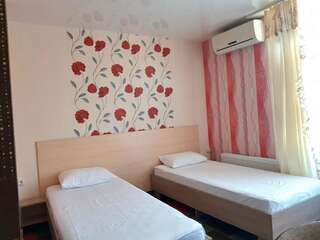 Отель Hotel Nariman Геническ Двухместный номер с 2 отдельными кроватями и душем-2