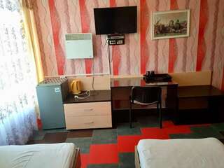 Отель Hotel Nariman Геническ Двухместный номер с 2 отдельными кроватями и душем-3